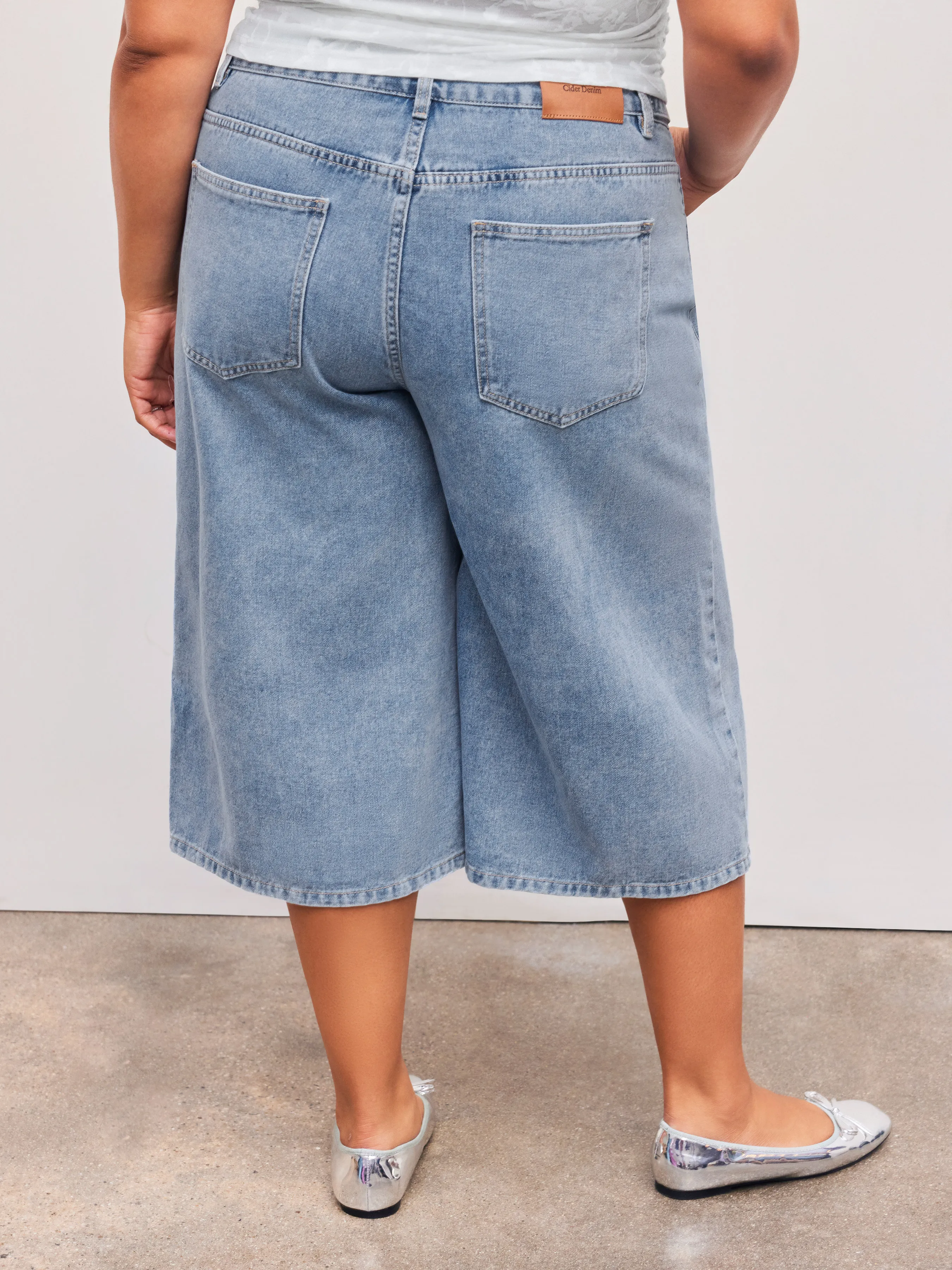 Bermudas Vaqueras de Tiro Medio y Color Liso con Bolsillos Curvy