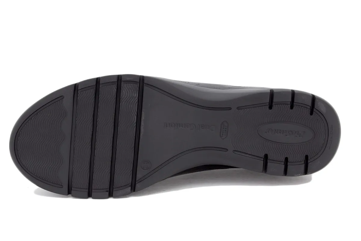 BLACK PATENT LACEUP SHOE