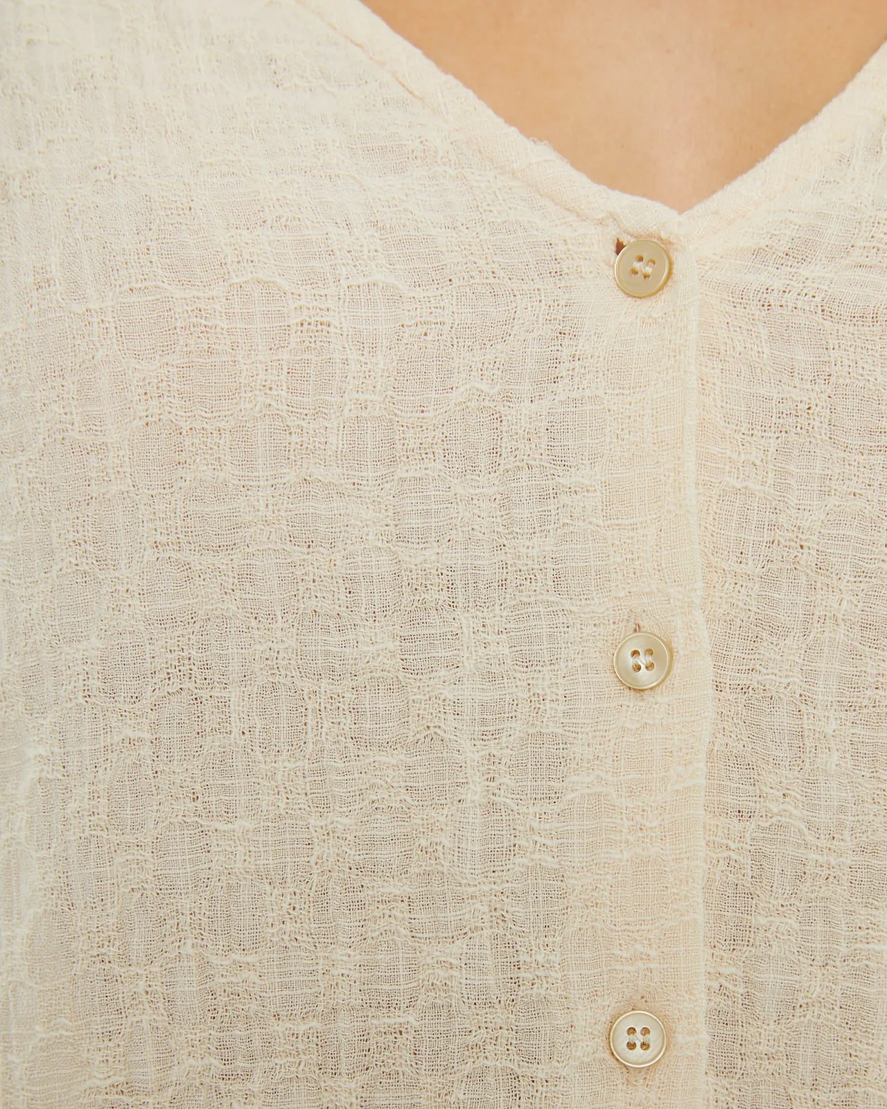 Camisa cruda cuello pico y manga corta