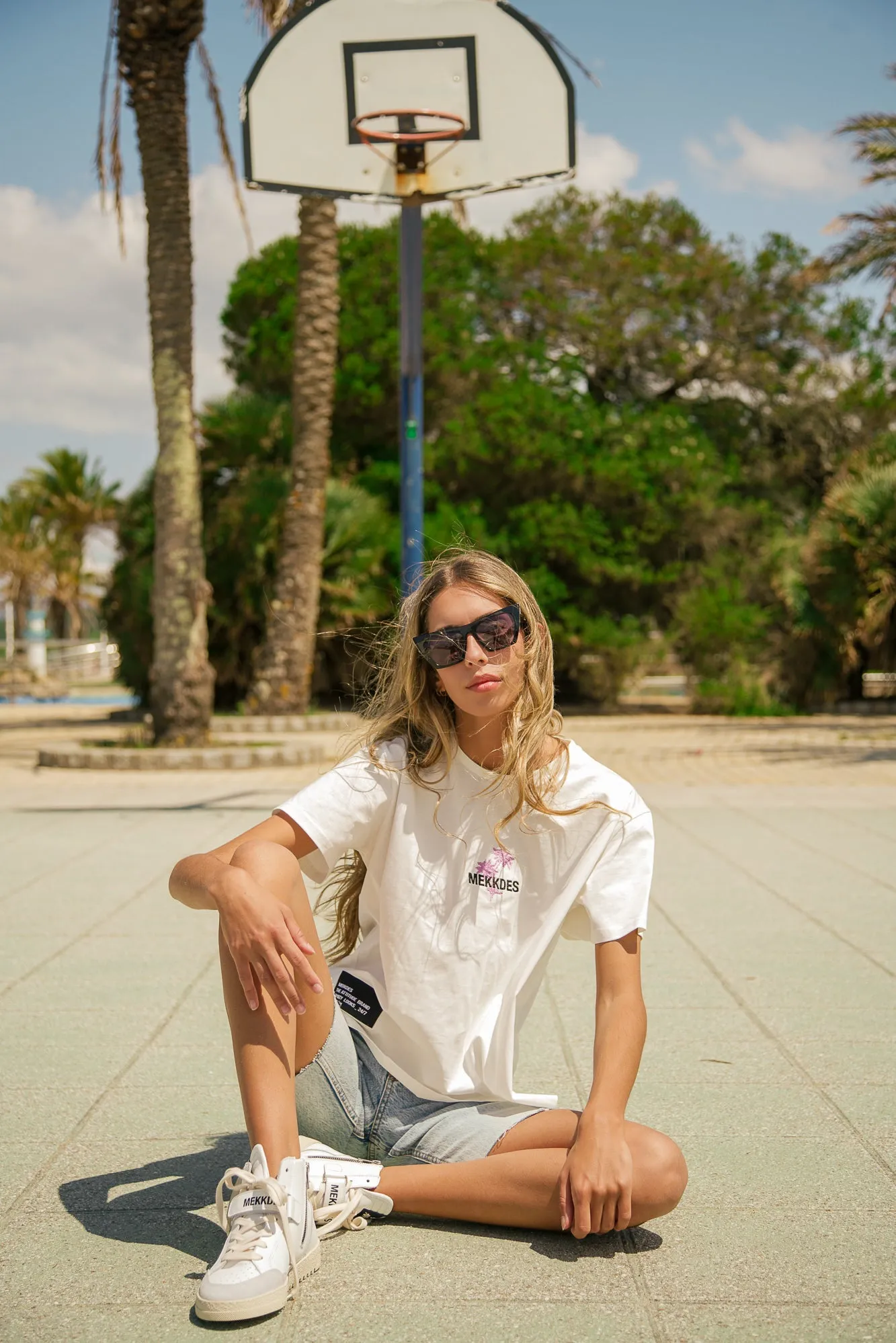 CAMISETA CALIFORNIA IS MY SANDTUARY · CRUDO & NEóN ·