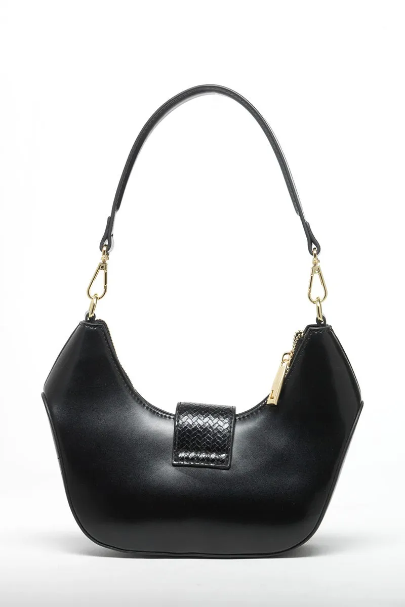 CARTERA MEDIA LUNA, EFECTO CUERO LISO, NEGRO