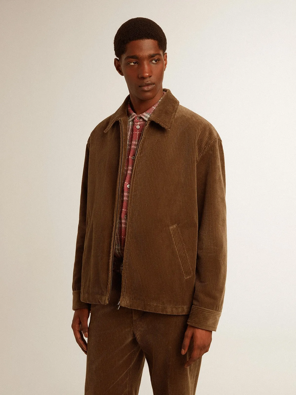 Chaqueta de hombre de pana color oliva