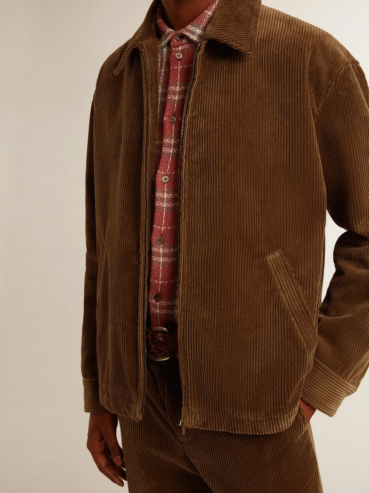 Chaqueta de hombre de pana color oliva