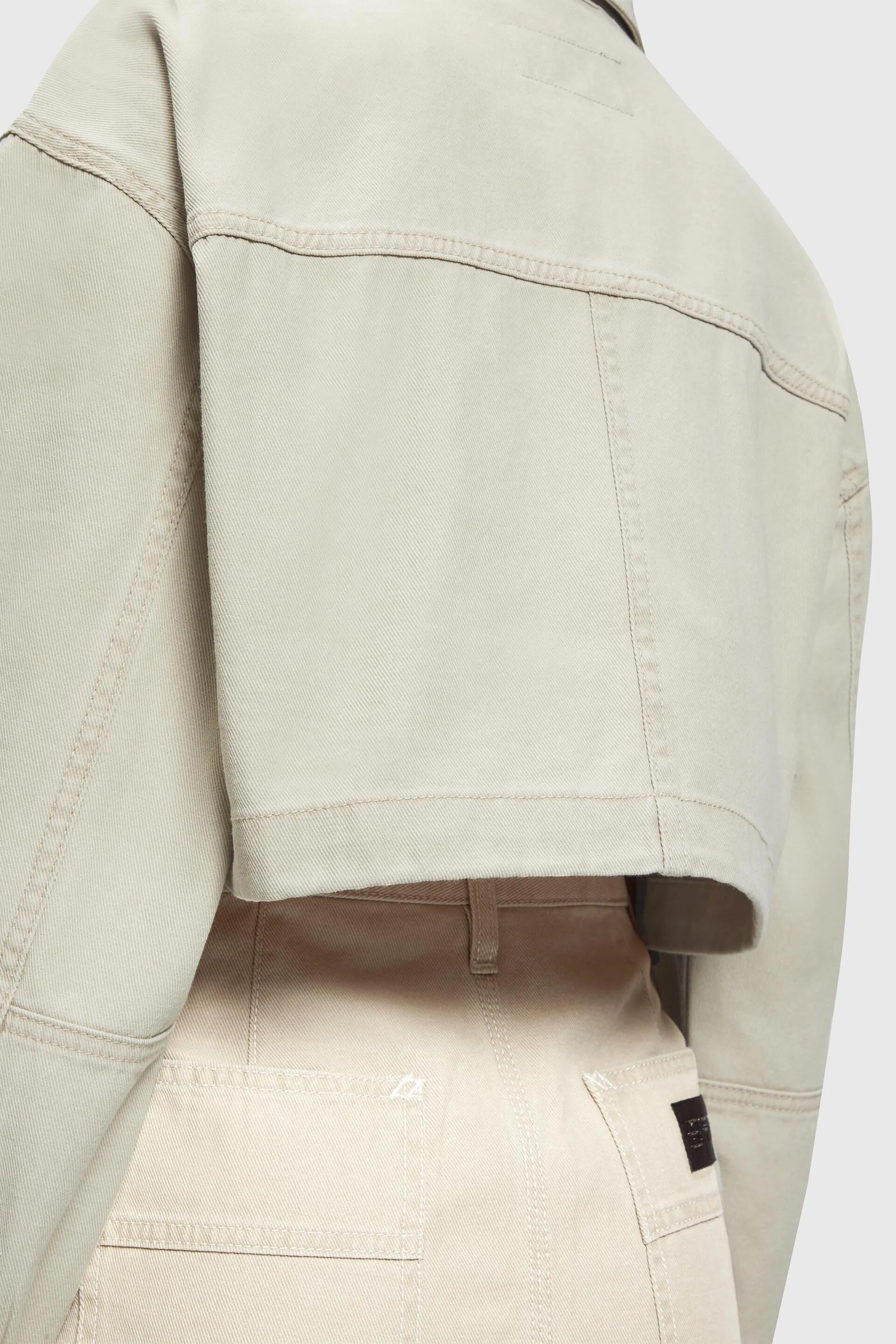 Chaqueta vaquera corta
