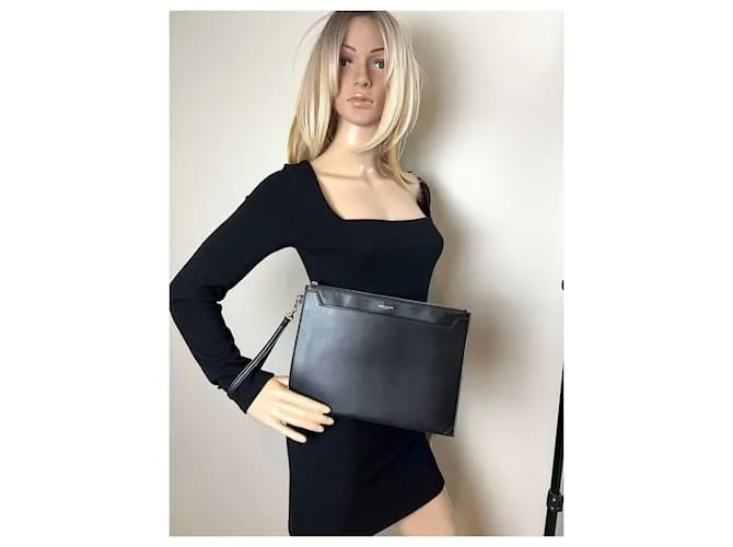 CLUTCH IPAD DE CUERO LISO NEGRO SAINT LAURENT 