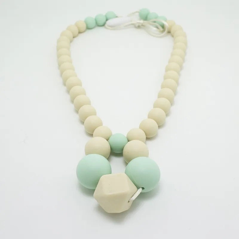 Collar de lactancia con cuentas de color crema