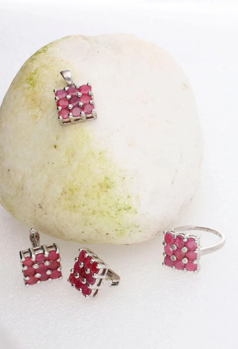 CONJUNTO PLATA, PENDIENTES SORTIJA Y COLGANTE RUBíES FINOS 037_R5