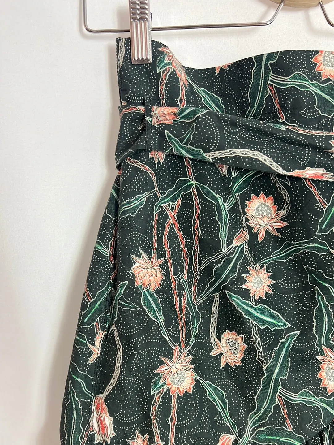 ISABEL MARANT. Falda corta cruzada estampada. T 34