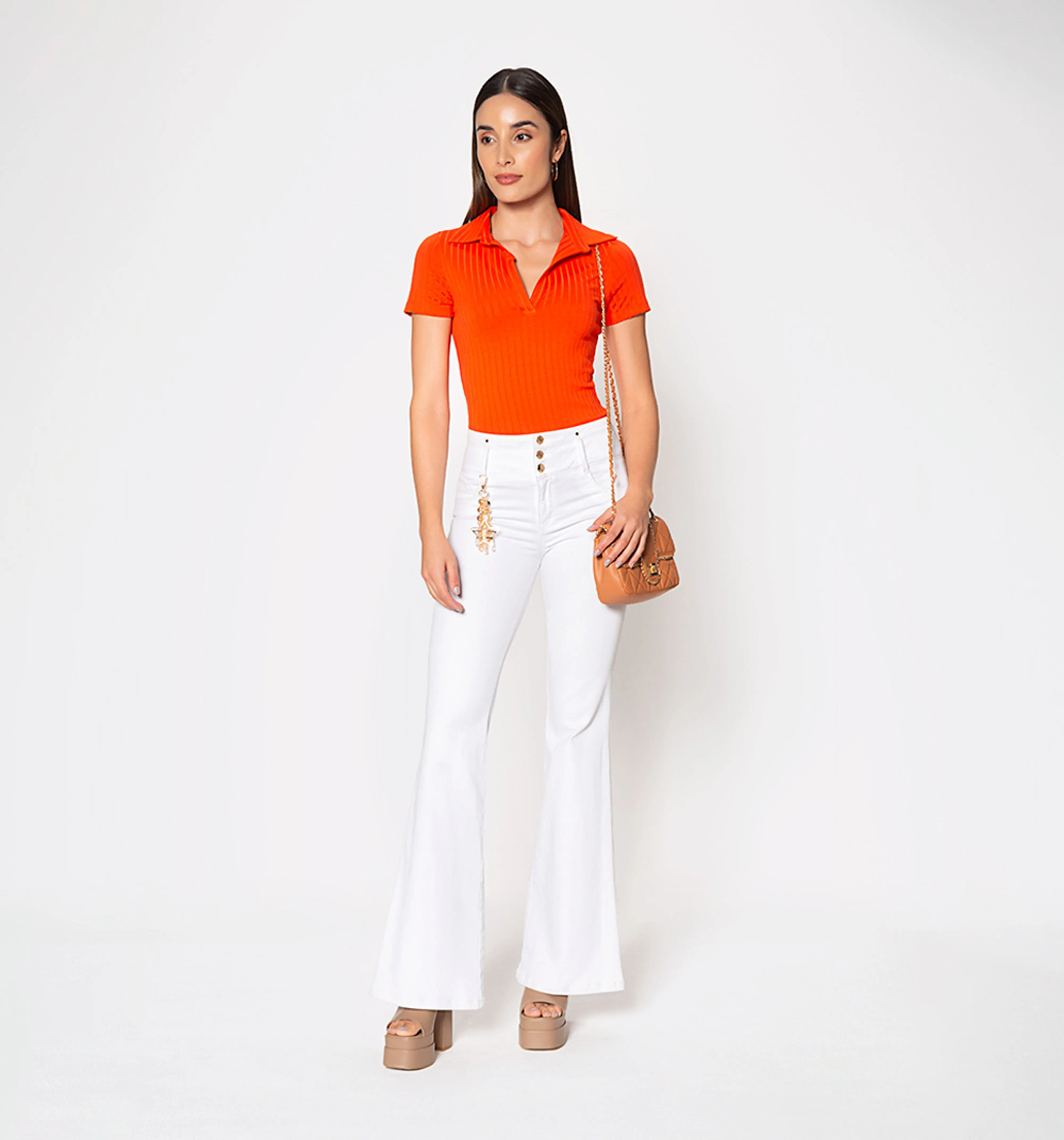 Jeans campana bolsillo ribete con corte