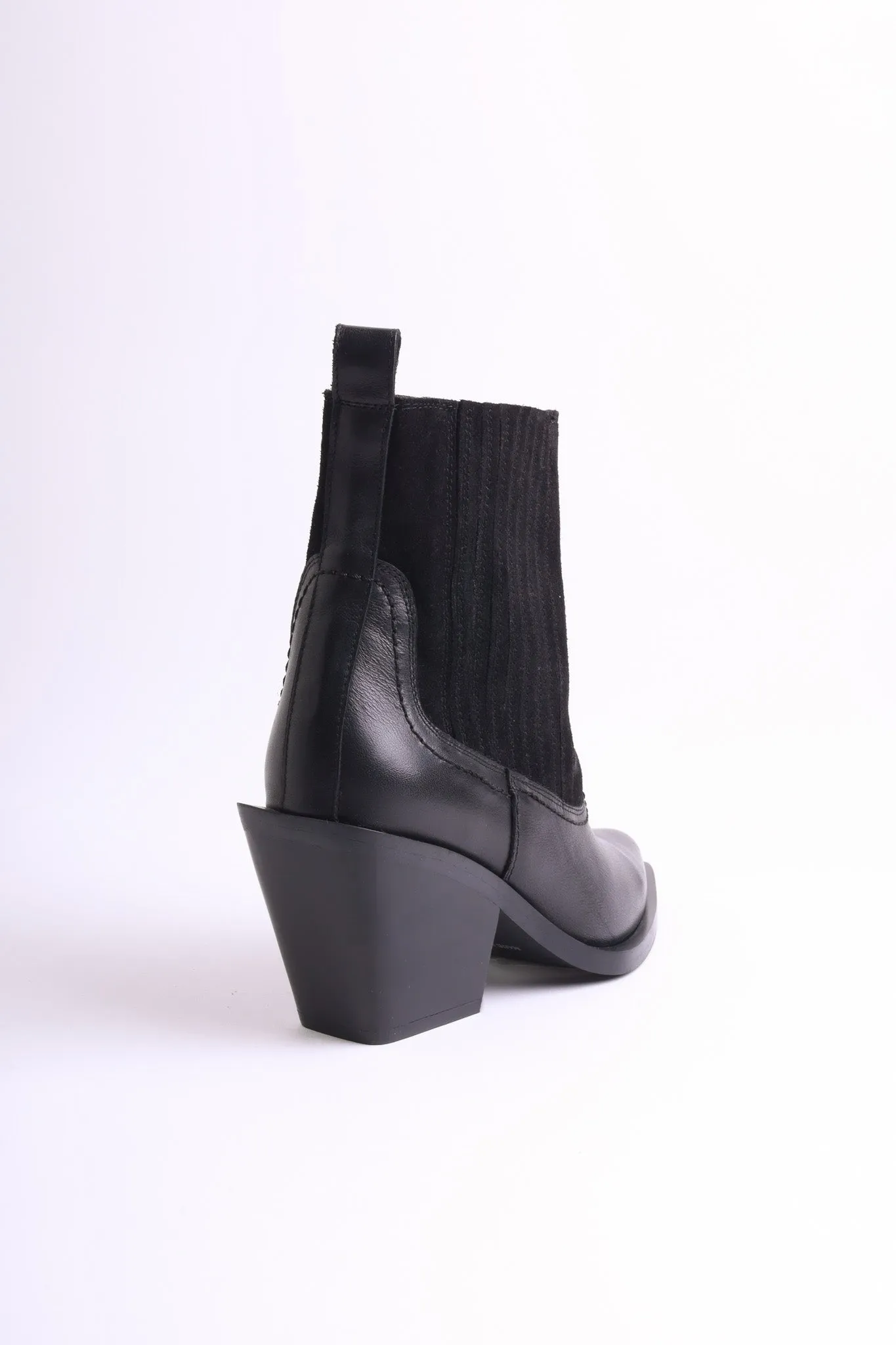 KIM BLACK