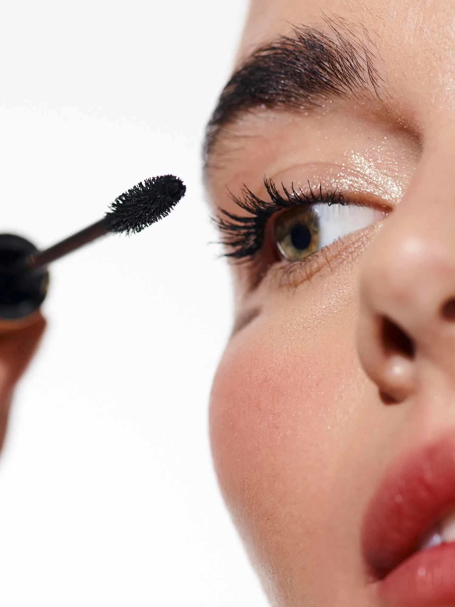 LES FILLES EN ROUJE LE MASCARA EN   NOIR