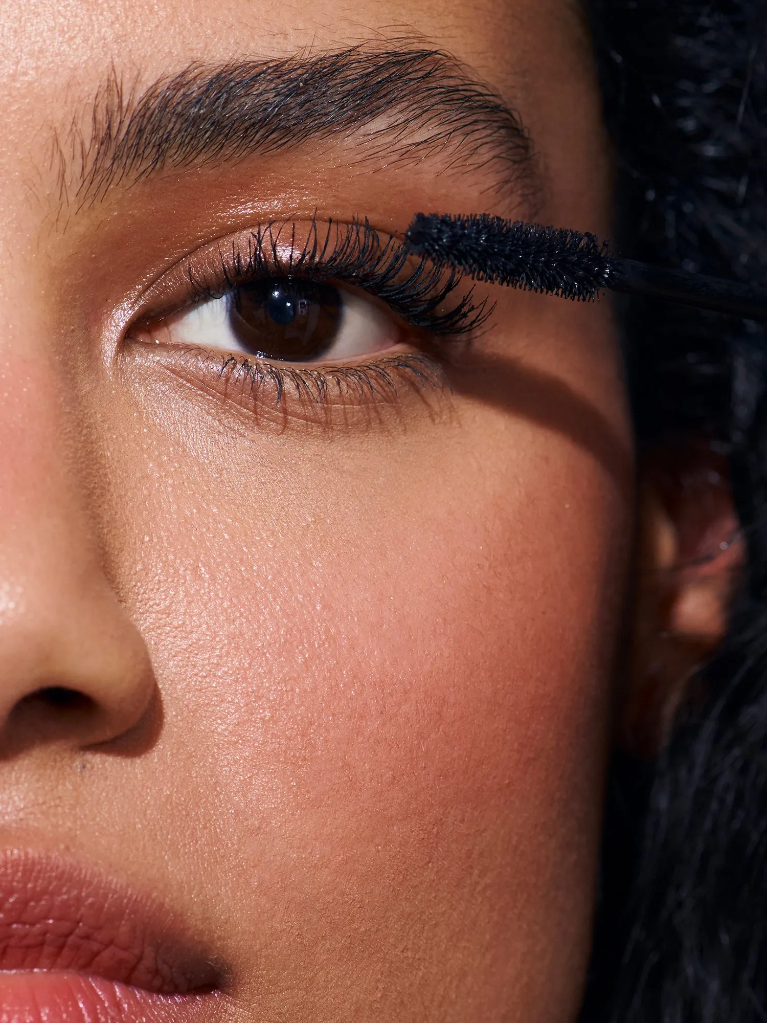 LES FILLES EN ROUJE LE MASCARA EN   NOIR