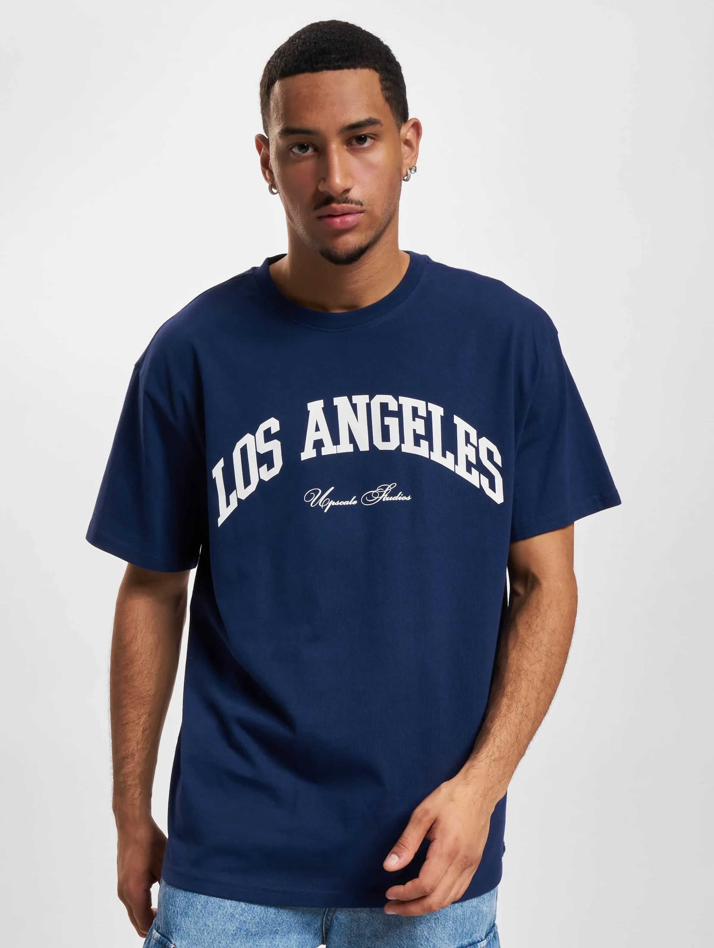 MISTER TEE UPSCALE MISTER TEE UPSCALE L.A. COLLEGE OVERSIZE TSHIRT