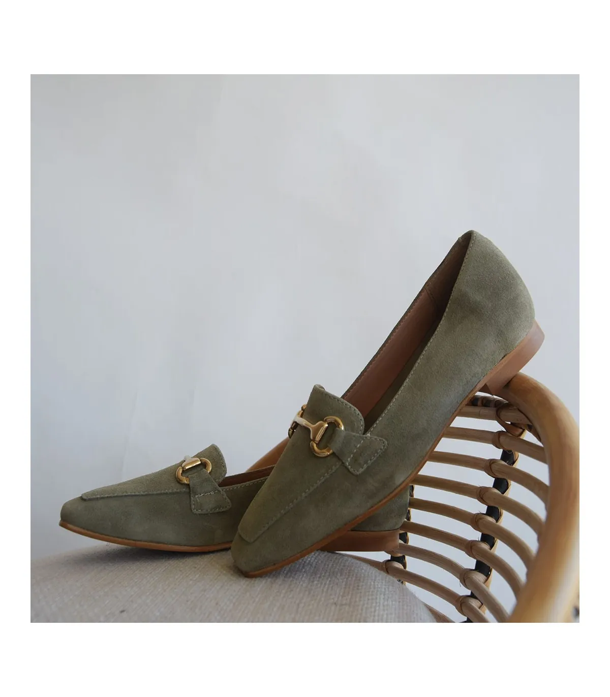 Mocasines con estribo en serraje menta
