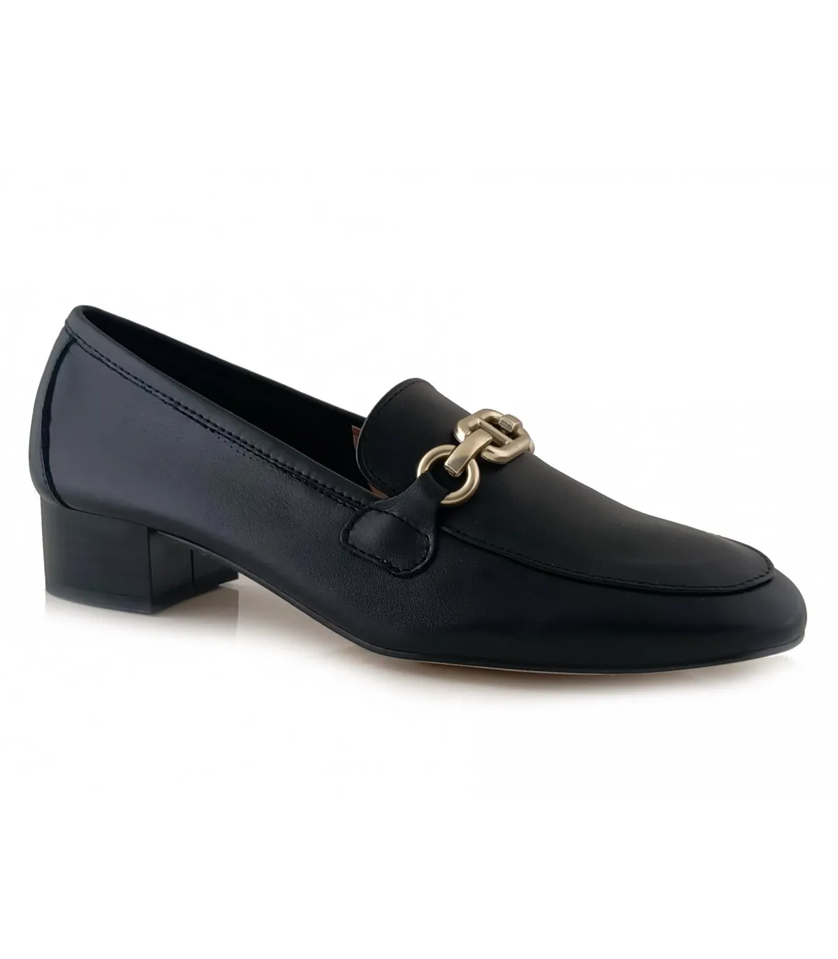 Mocasín clásico con cadena en el empeine.