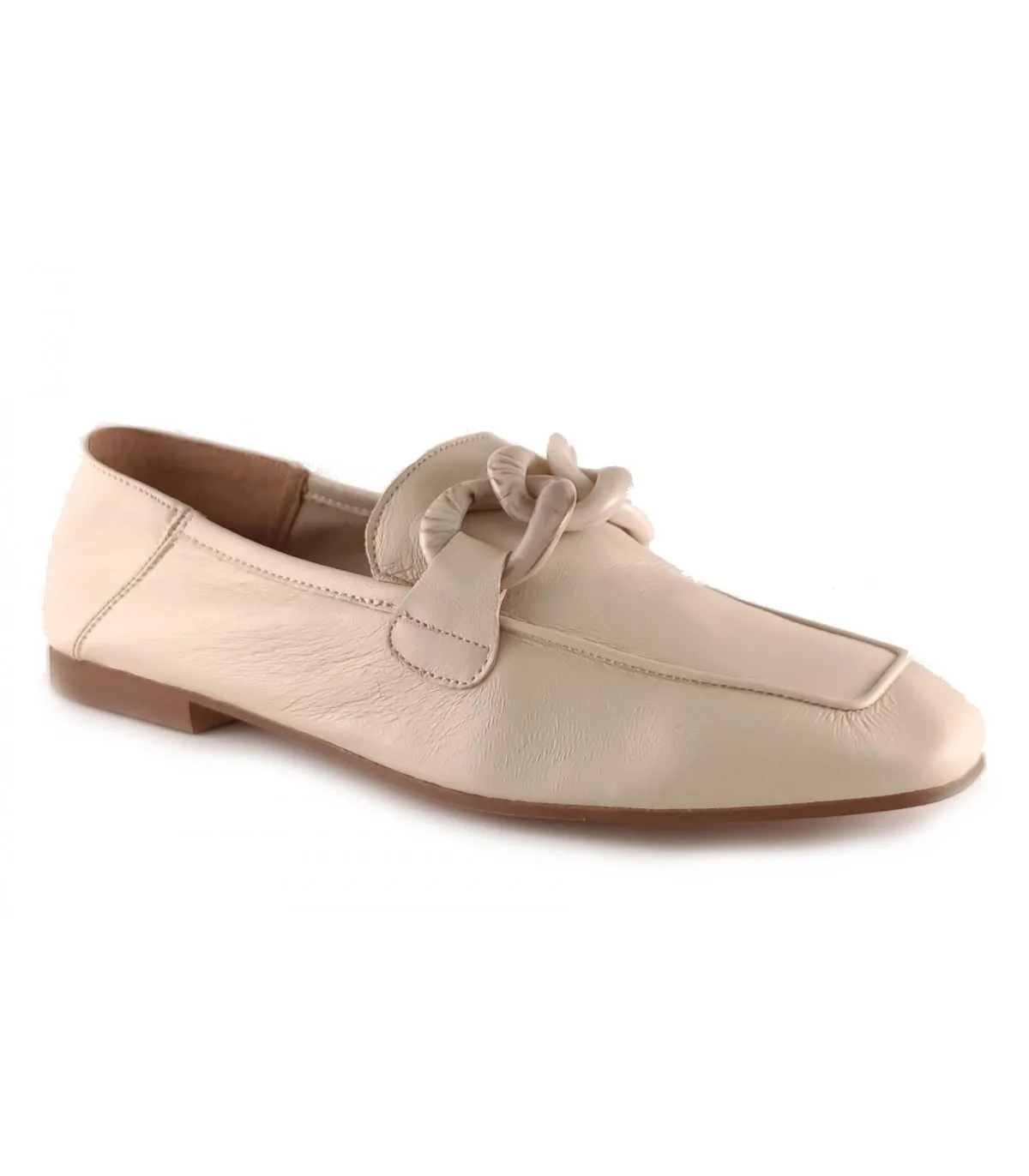 Mocasín con adorno de cadena color hielo
