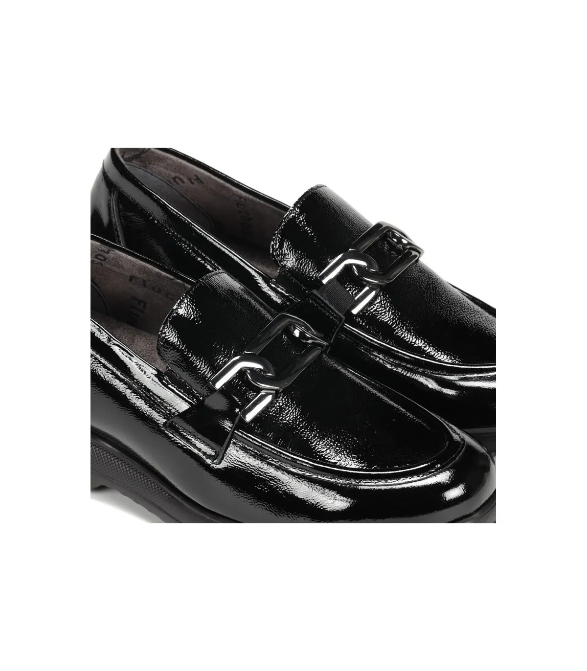 Mocasín con cadena en charol negro