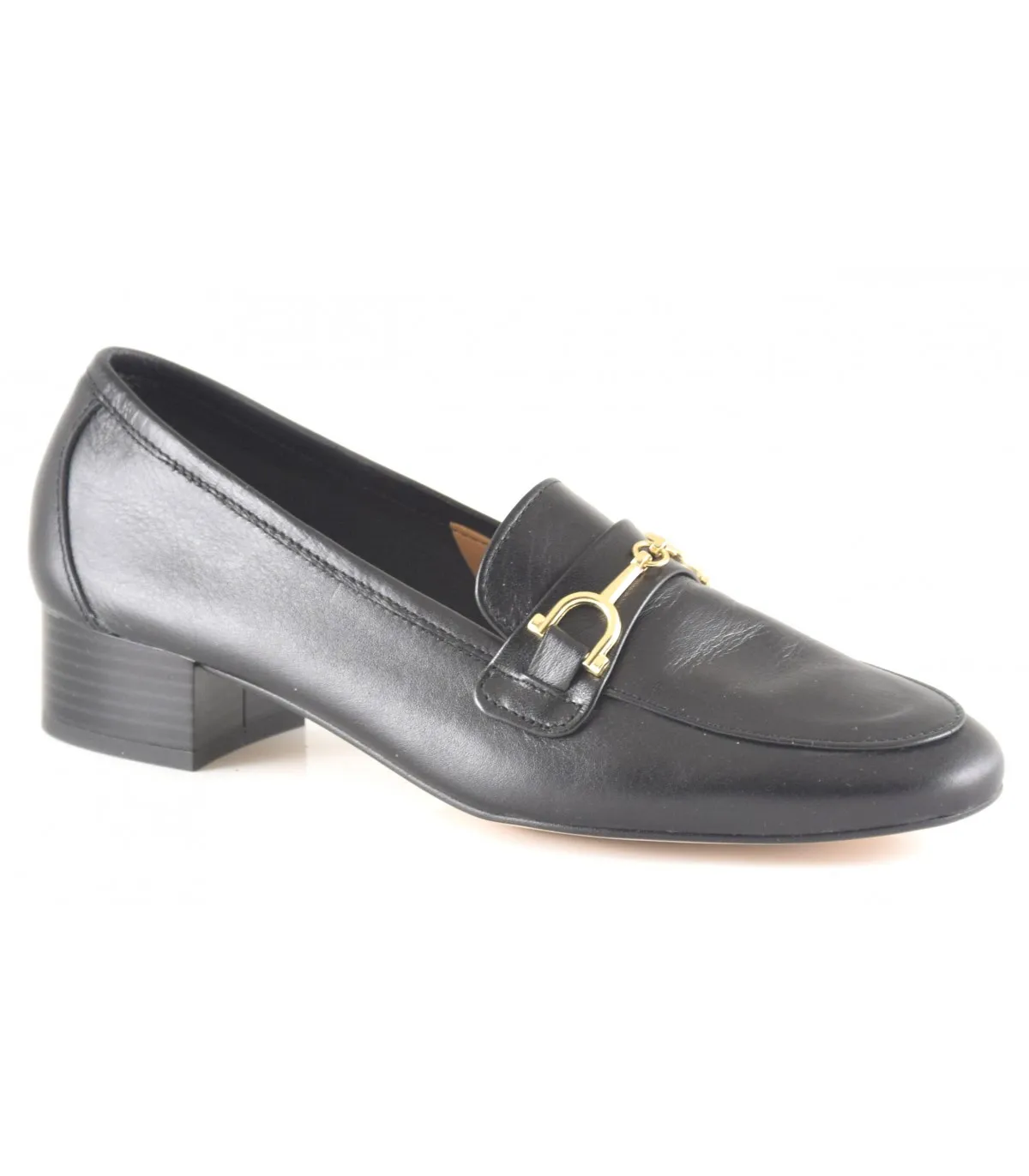 Mocasín con estribo en piel de color negro