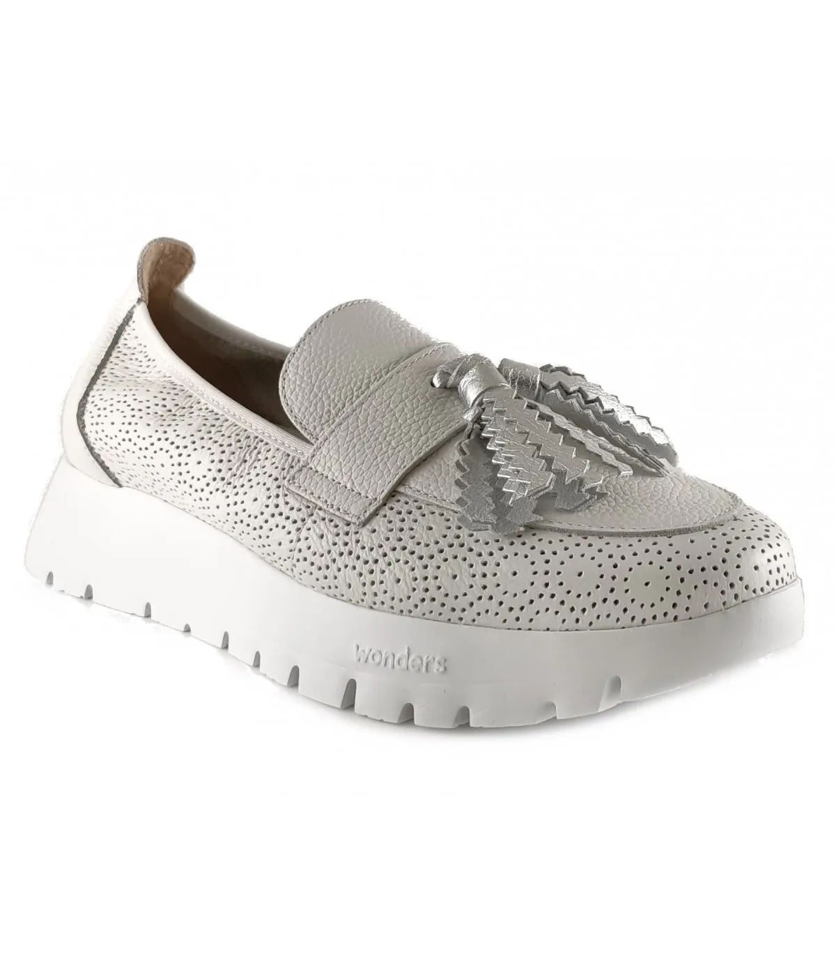 Mocasín de plataforma con borlas en color blanco