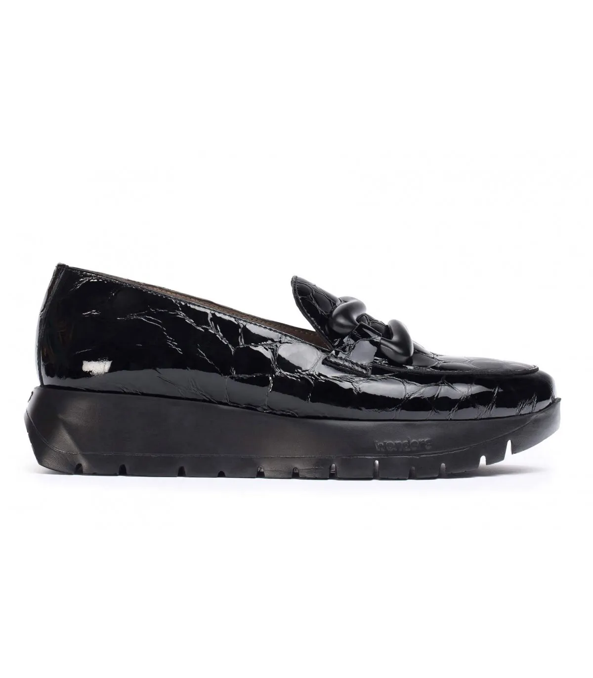 Mocasín en coco negro con adorno en el empeine