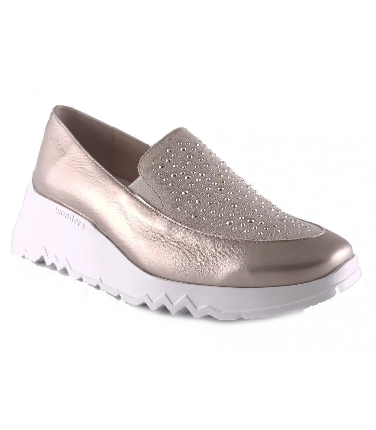 Mocasín en color platino con pedrería