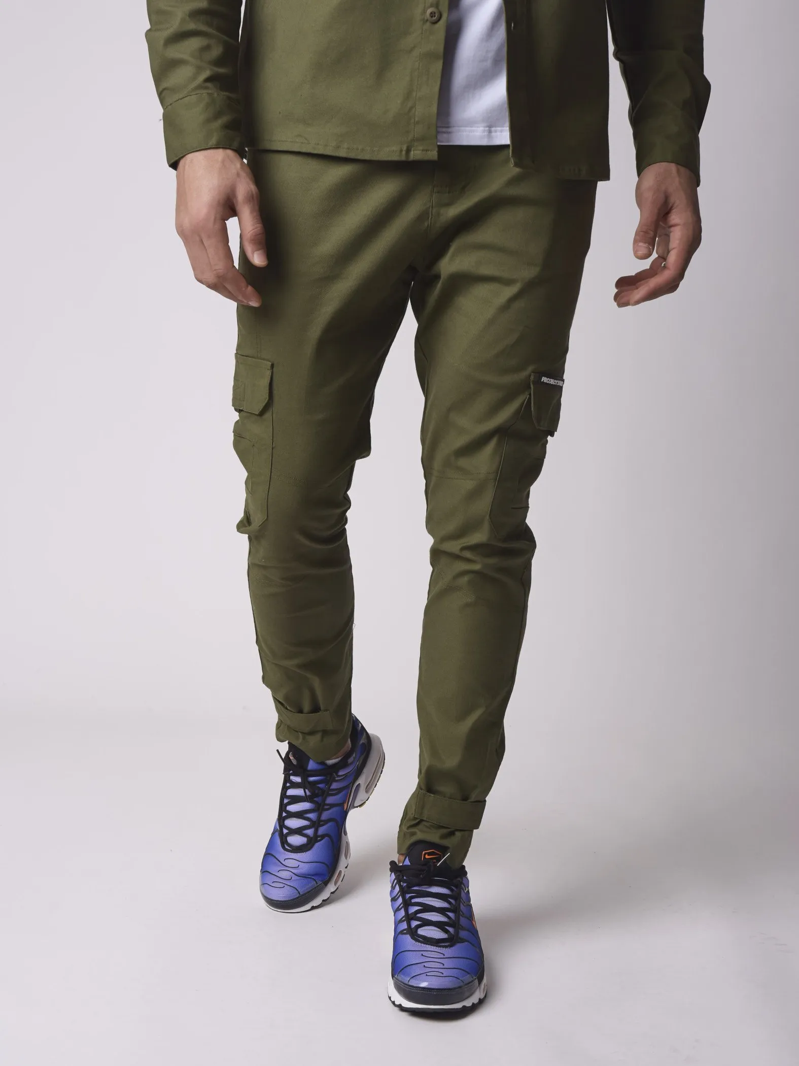 Pantalones cargo básicos