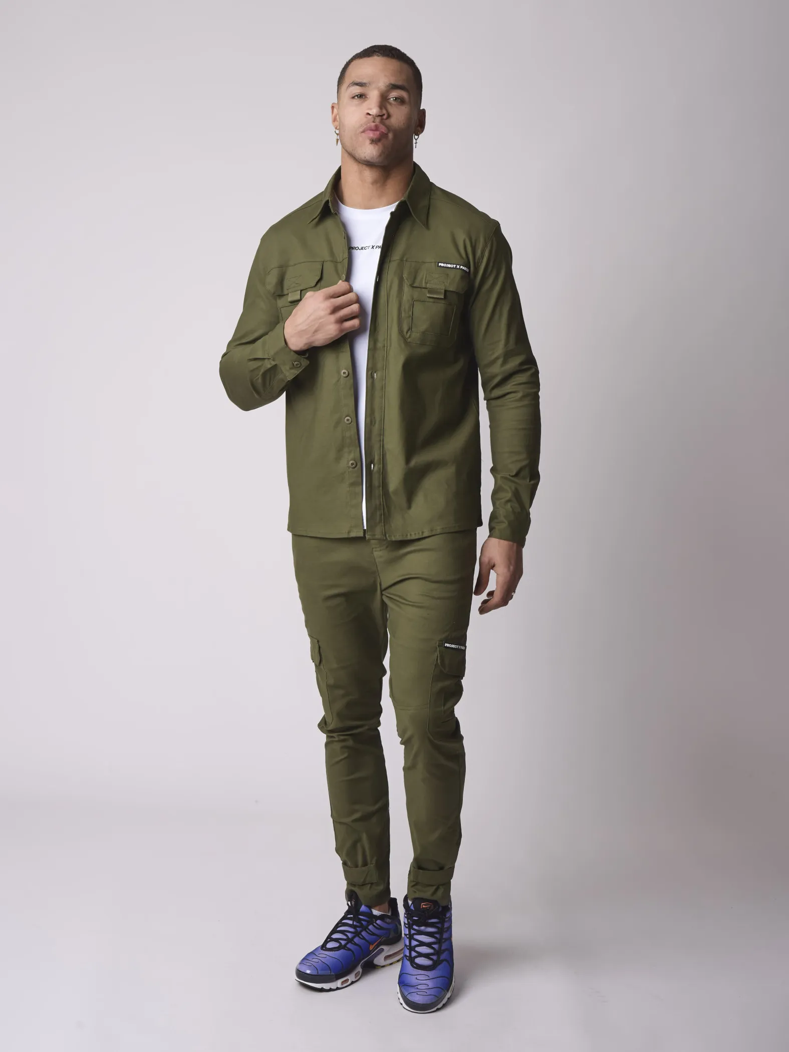 Pantalones cargo básicos