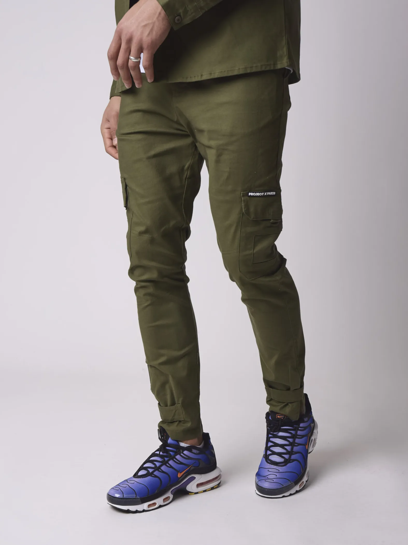 Pantalones cargo básicos