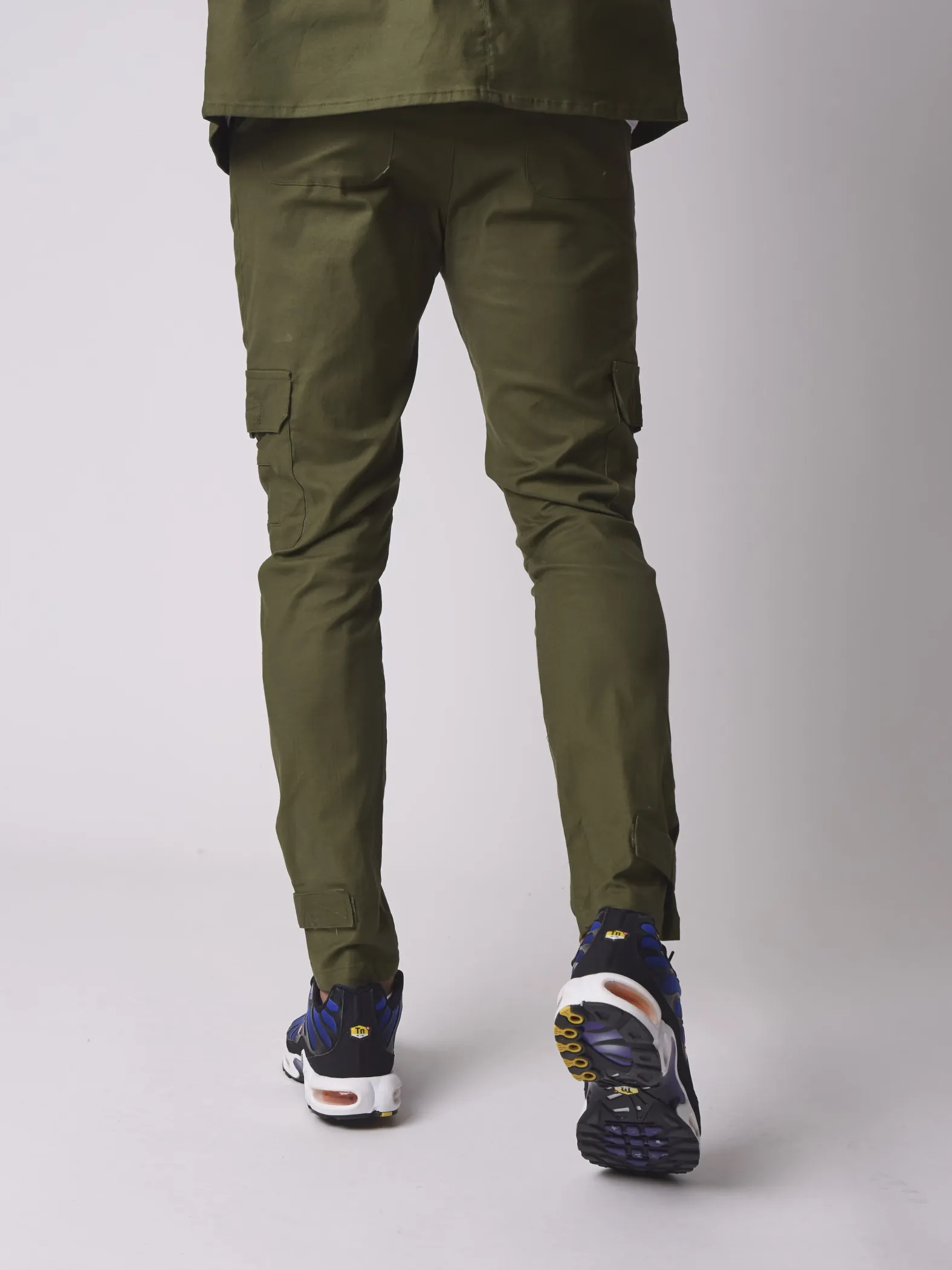 Pantalones cargo básicos