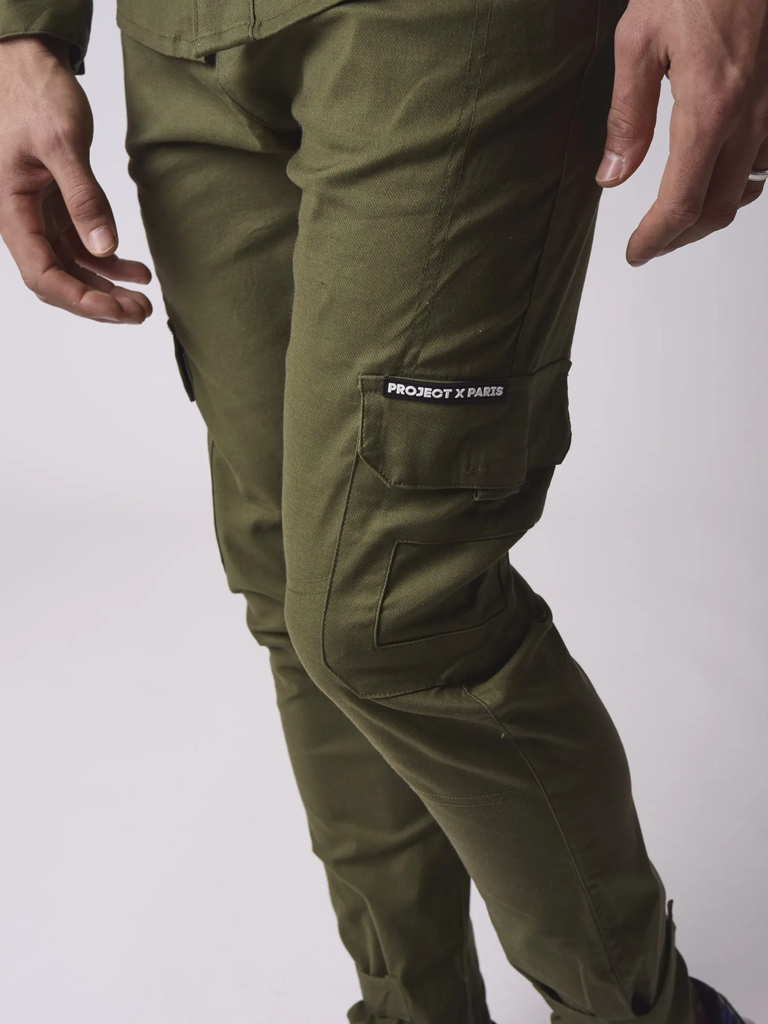 Pantalones cargo básicos