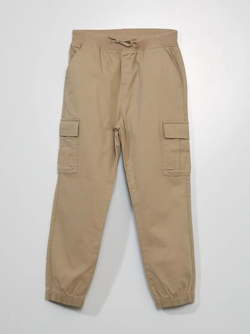 PANTALóN CON BOLSILLOS CON SOLAPA  CORTE MáS CóMODO  BEIGE
