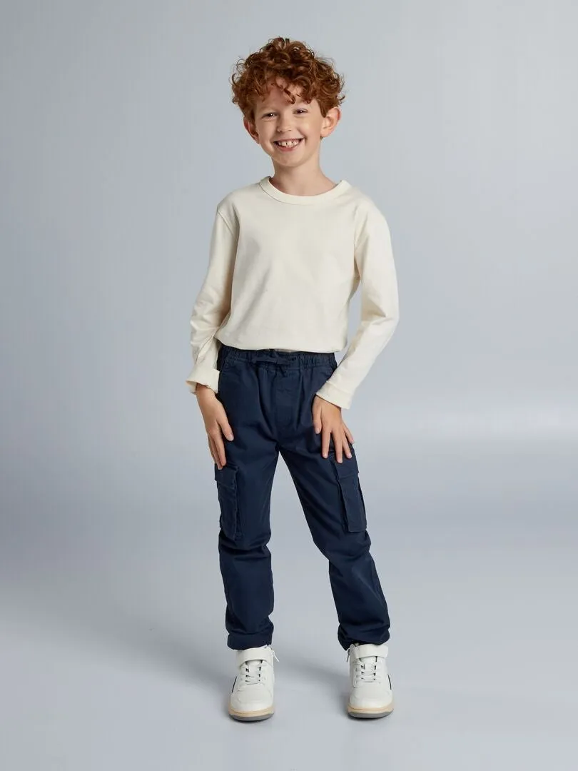 PANTALóN CON MúLTIPLES BOLSILLOS  CORTE MáS AJUSTADO  AZUL