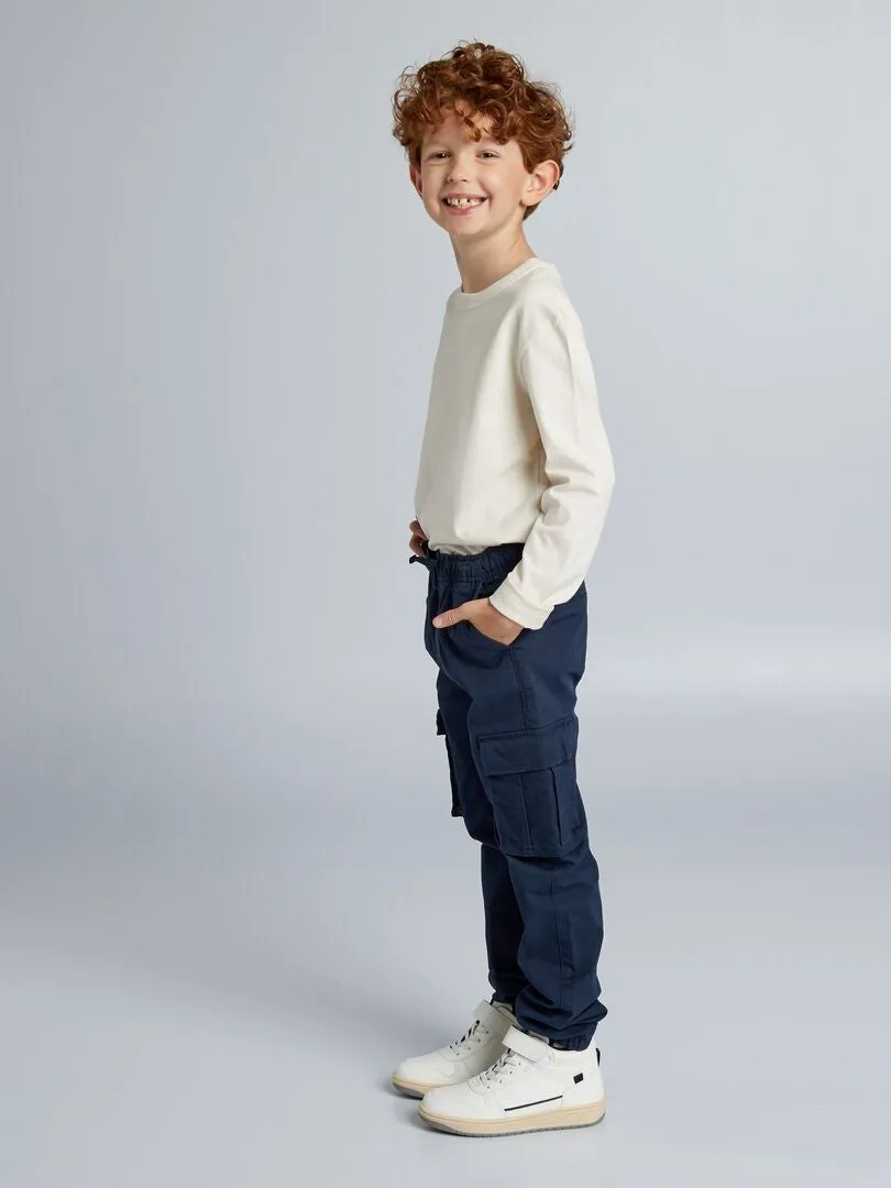 PANTALóN CON MúLTIPLES BOLSILLOS  CORTE MáS AJUSTADO  AZUL