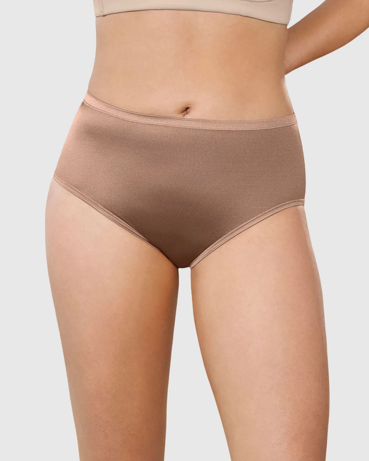 Panty clásico de control con excelente cubrimiento en tela suave