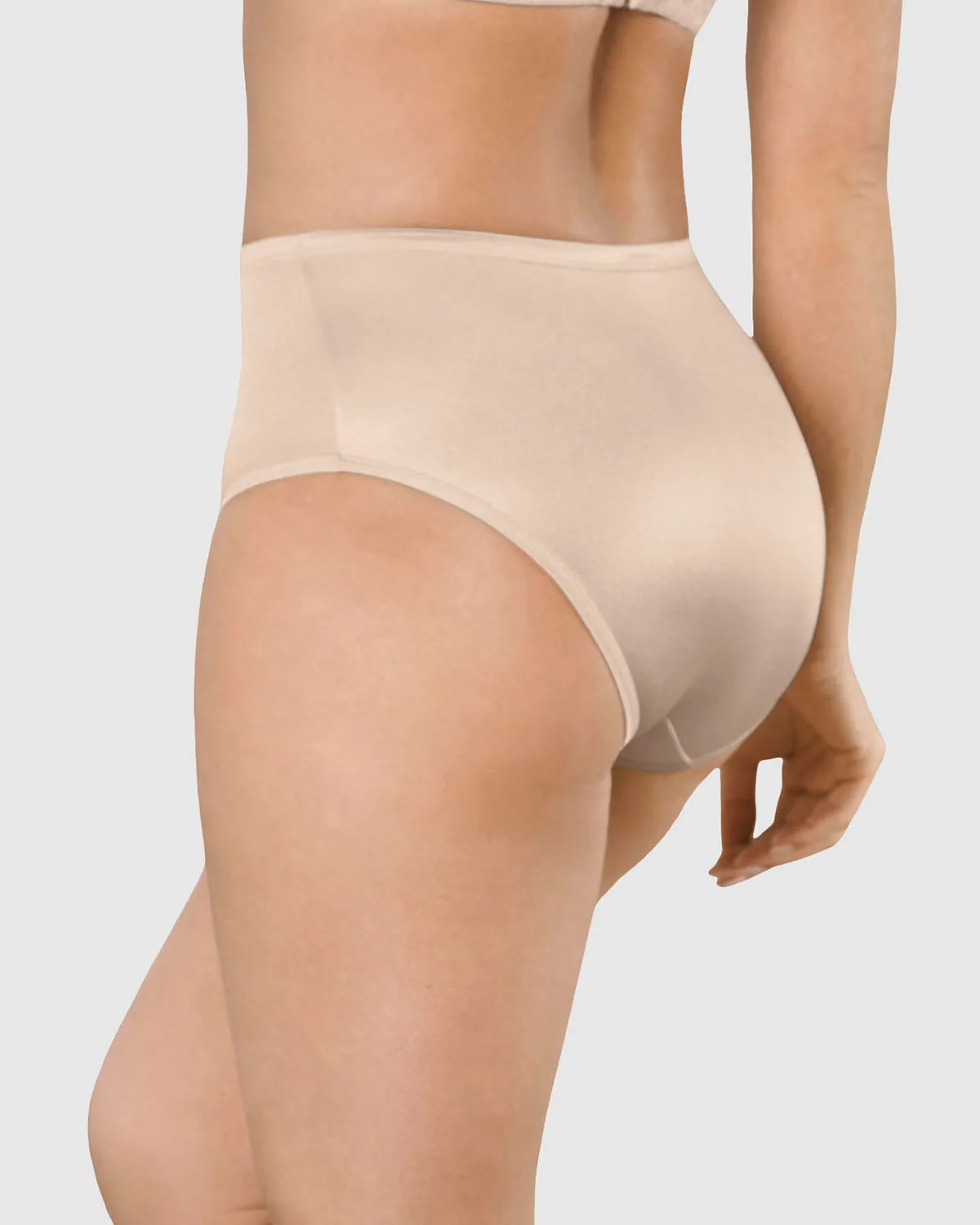 Panty clásico de control con excelente cubrimiento en tela suave