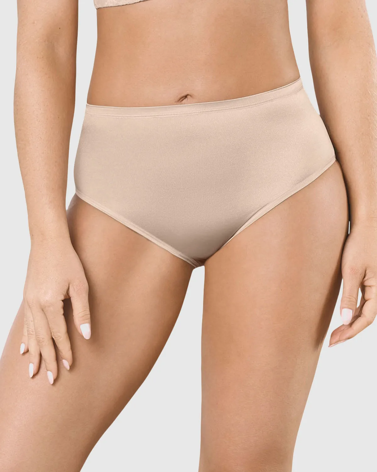 Panty clásico de control con excelente cubrimiento en tela suave