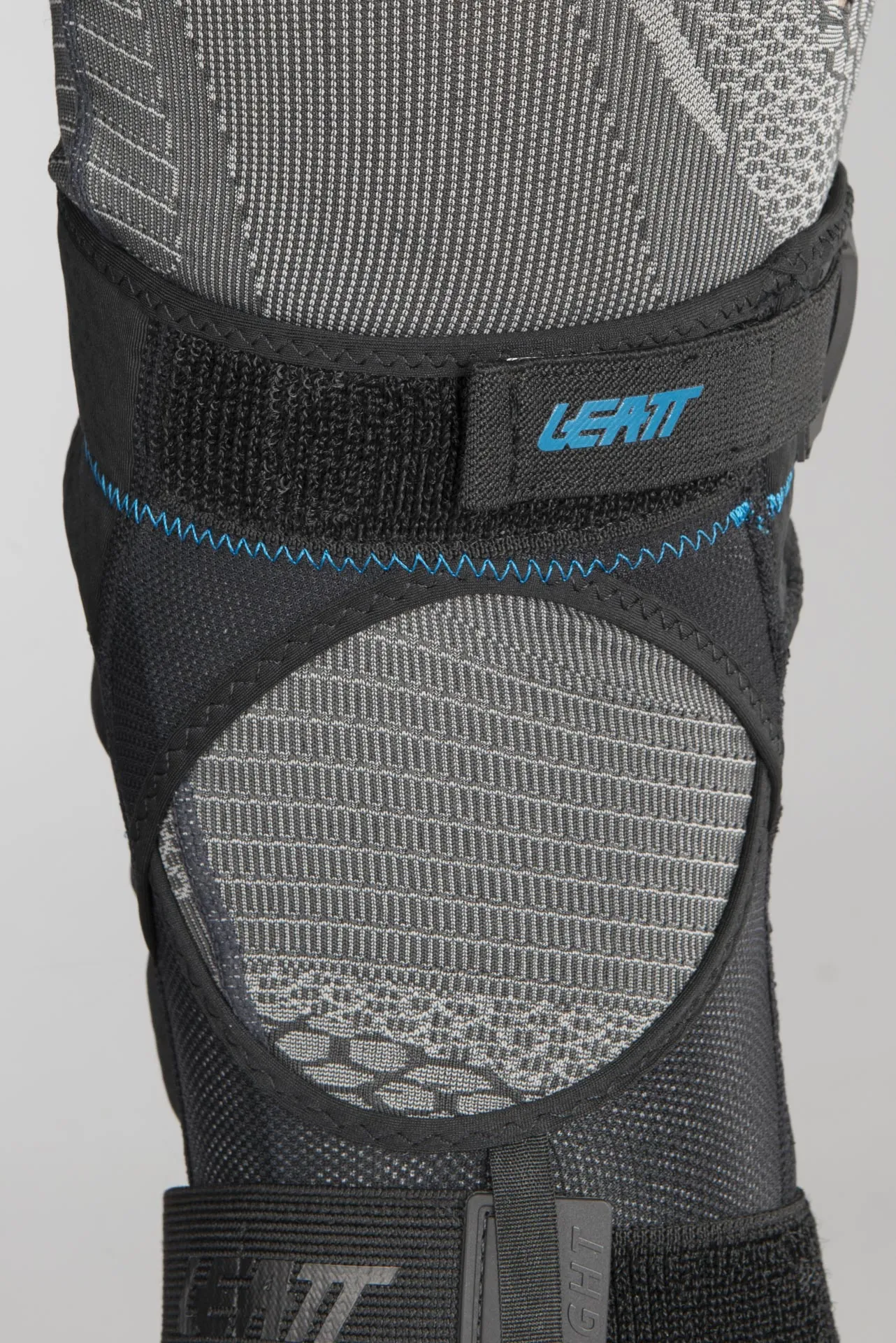 RODILLERAS LEATT 3DF HYBRID BLANCONEGRO