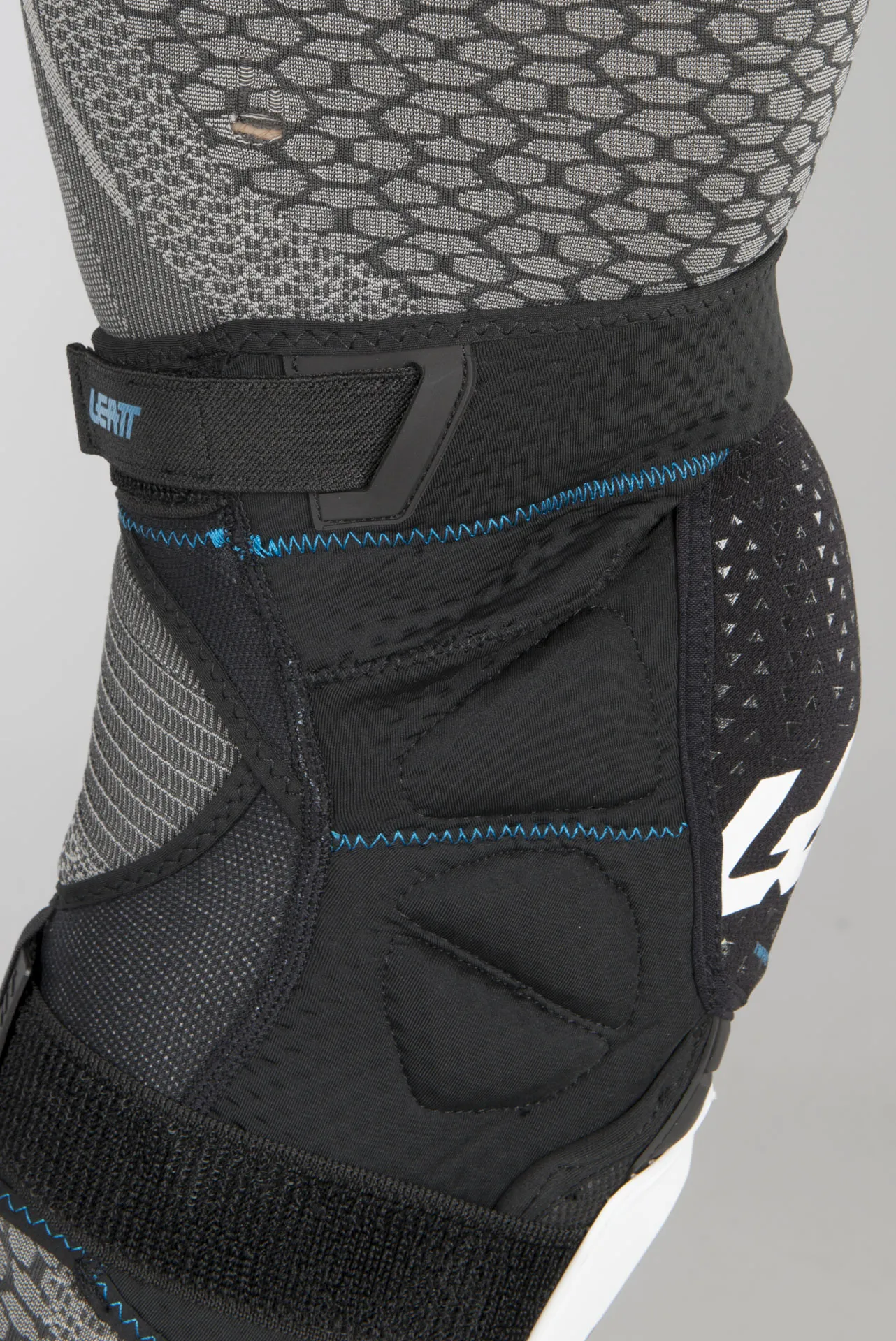 RODILLERAS LEATT 3DF HYBRID BLANCONEGRO