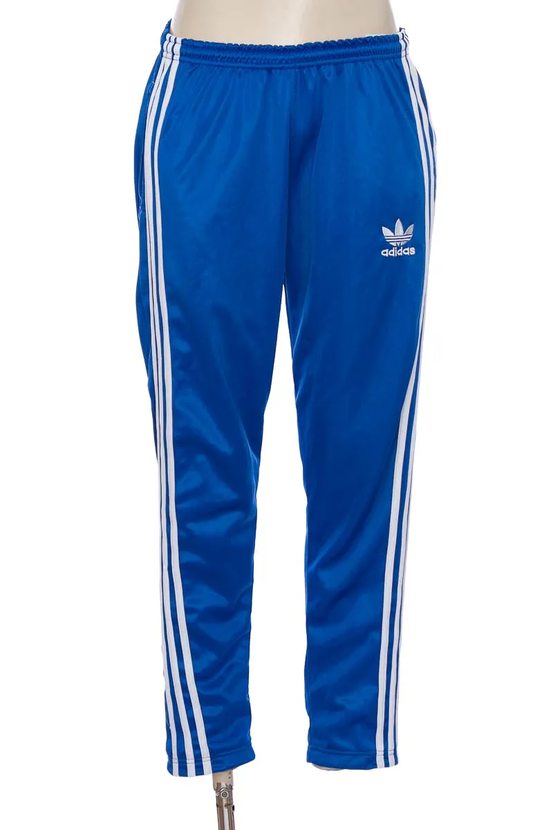 ROPA DEPORTIVA COLOR AZUL  CLOSEANDO