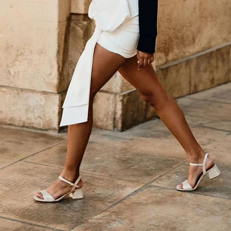 Sandalia de mujer XTI 142346 Oro