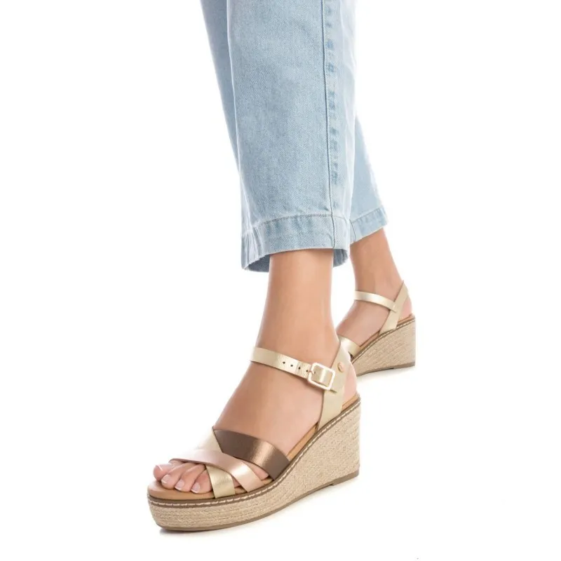Sandalia de mujer XTI 142854 Oro