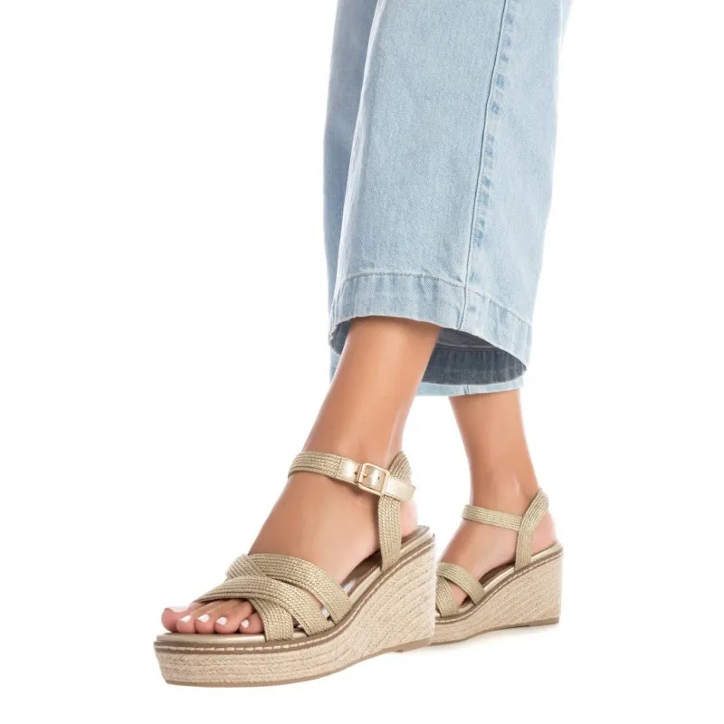 Sandalia de mujer XTI 142906 Oro
