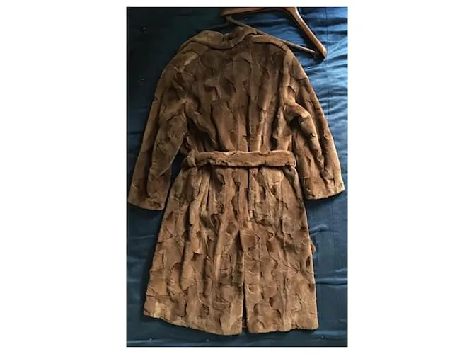 Sprung Frères Abrigos, Ropa de calle Castaña 