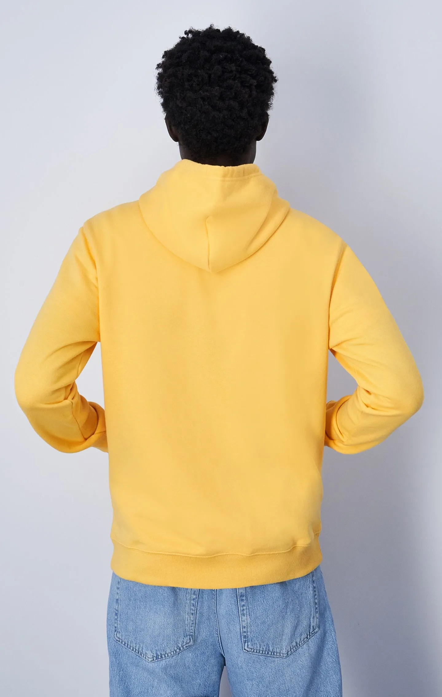 Sudadera con capucha y el nuevo logotipo de Champion