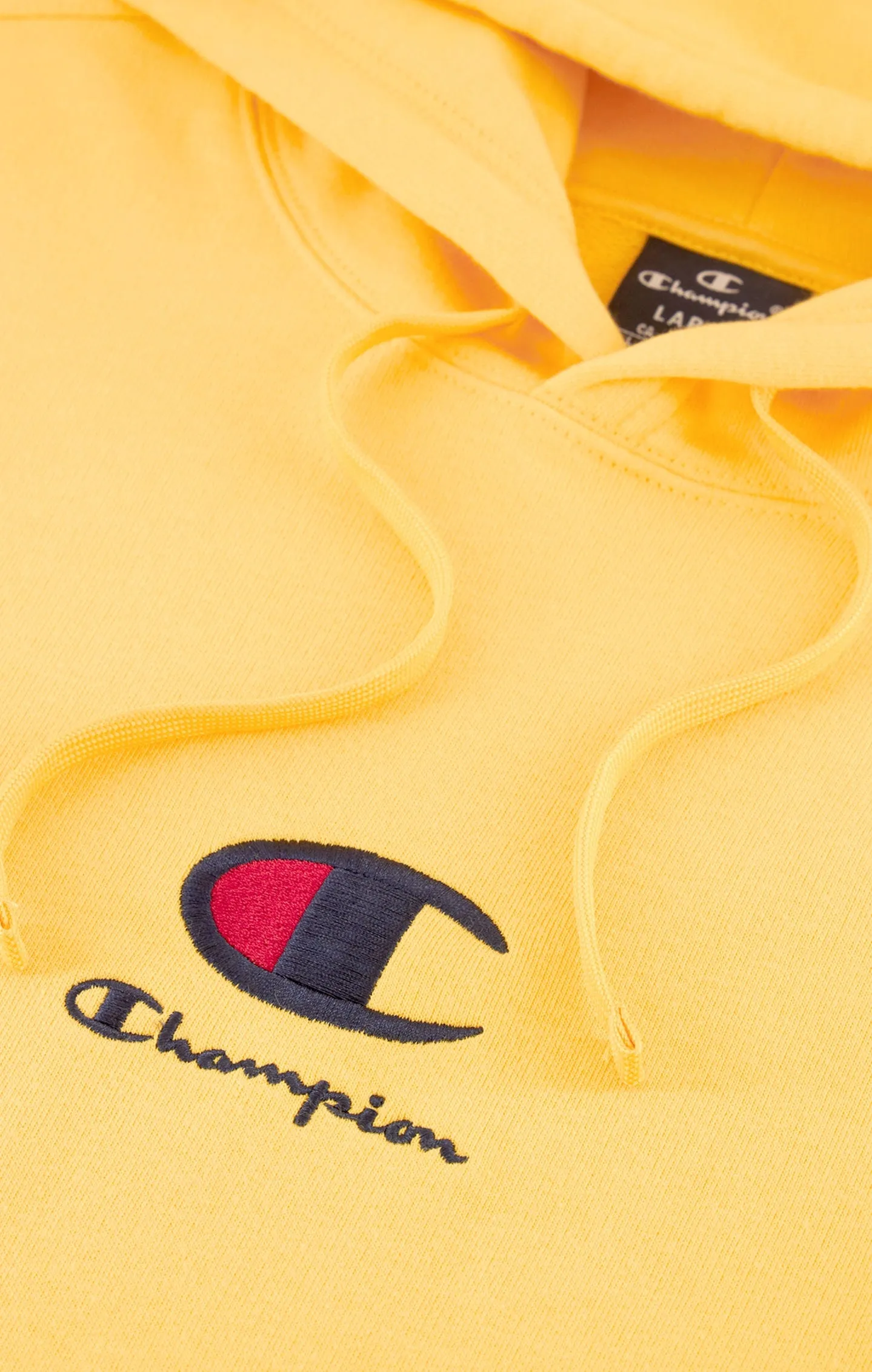 Sudadera con capucha y el nuevo logotipo de Champion