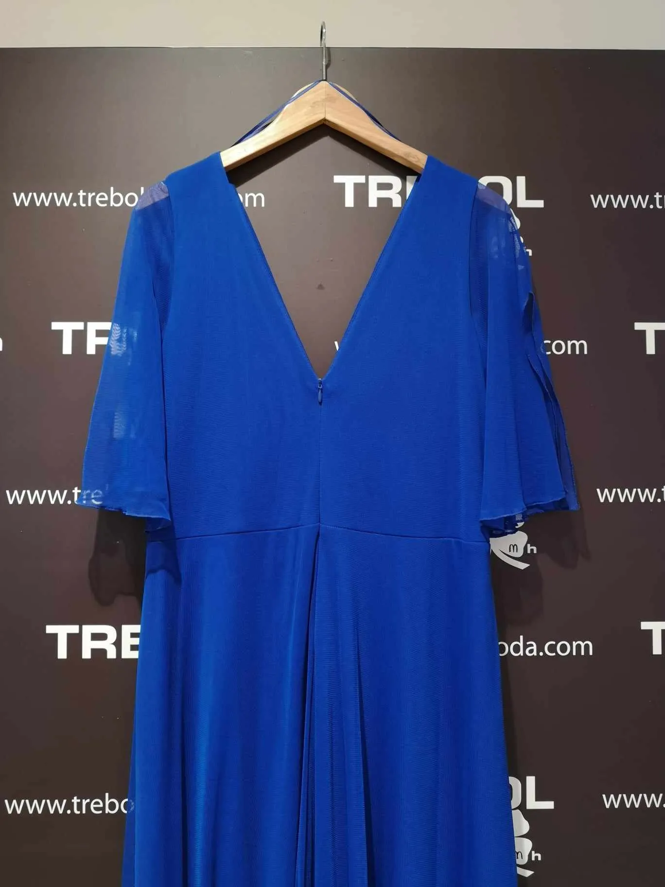 Vestido con manguitas de tul