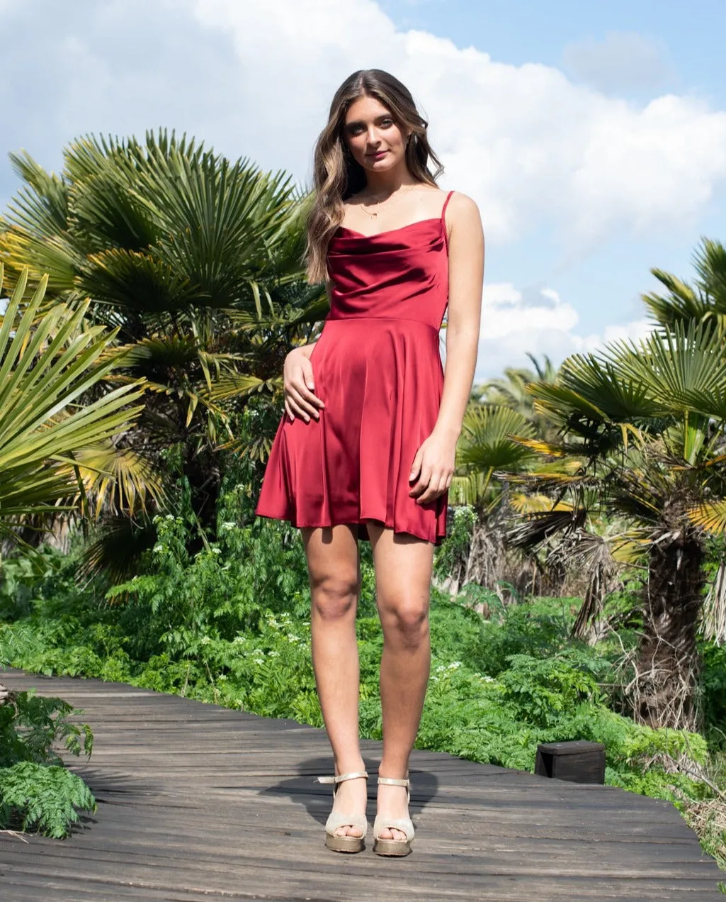 VESTIDO DE FIESTA CORTO GENESIS BURDEO