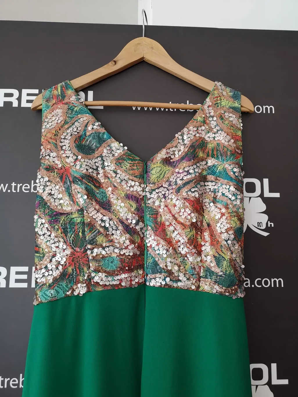 Vestido largo con abertura