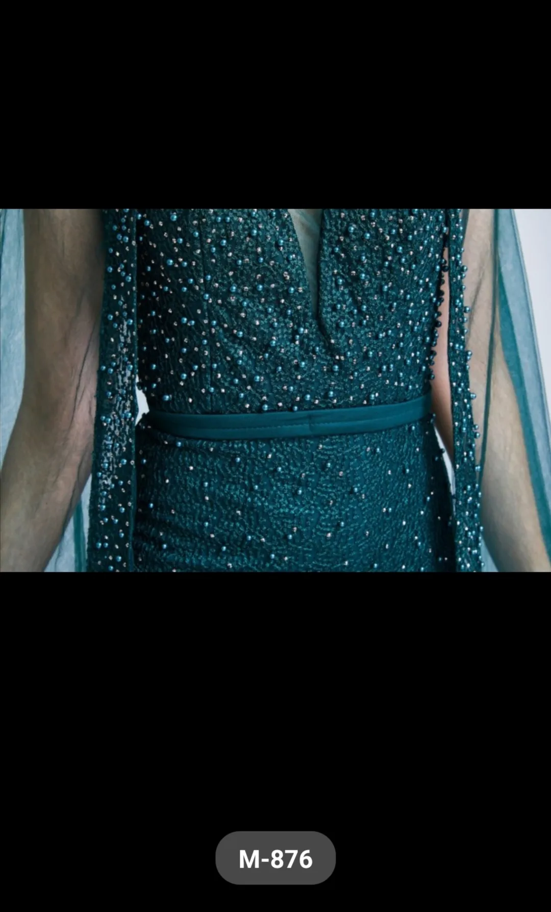 Vestido largo con capa de tul