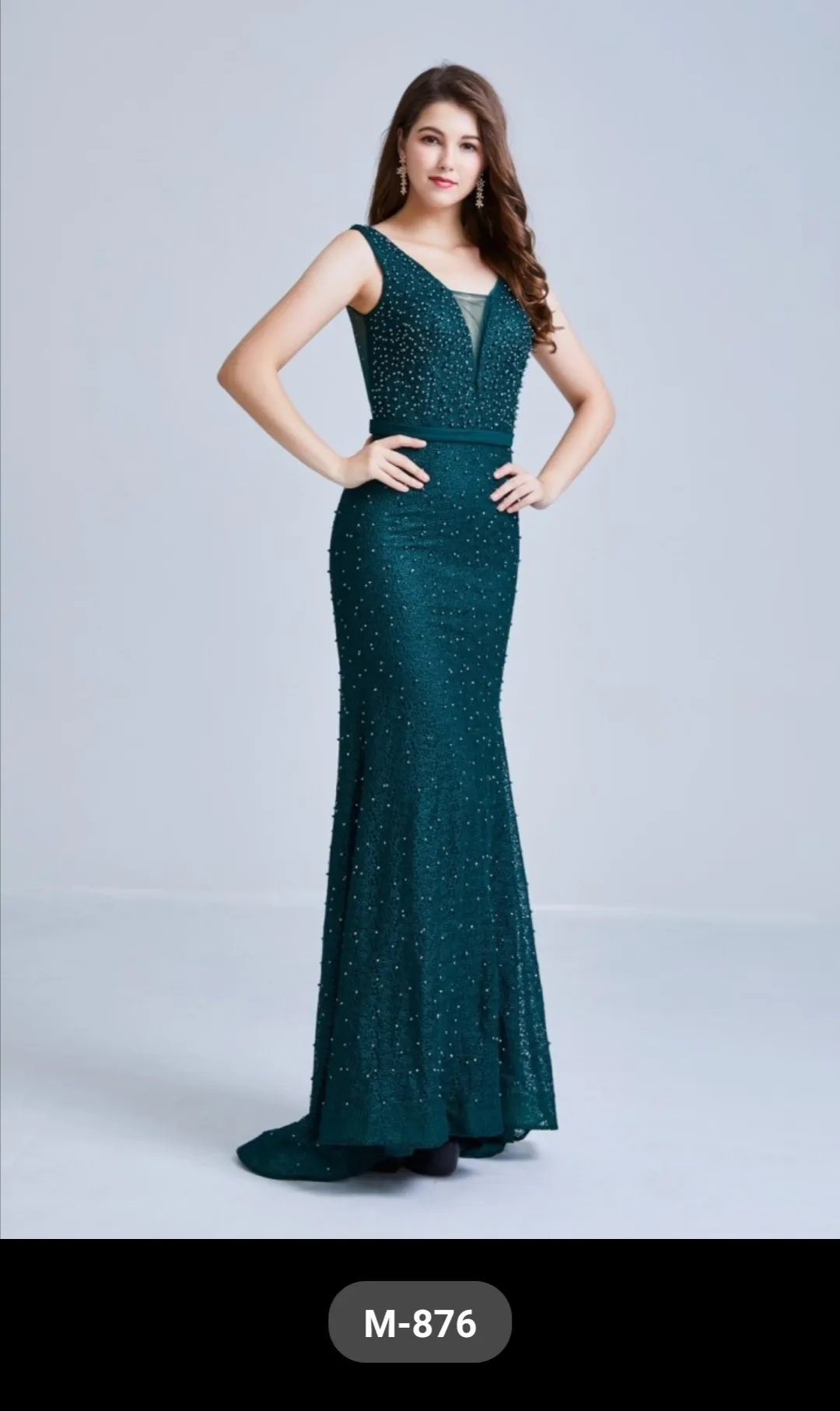 Vestido largo con capa de tul